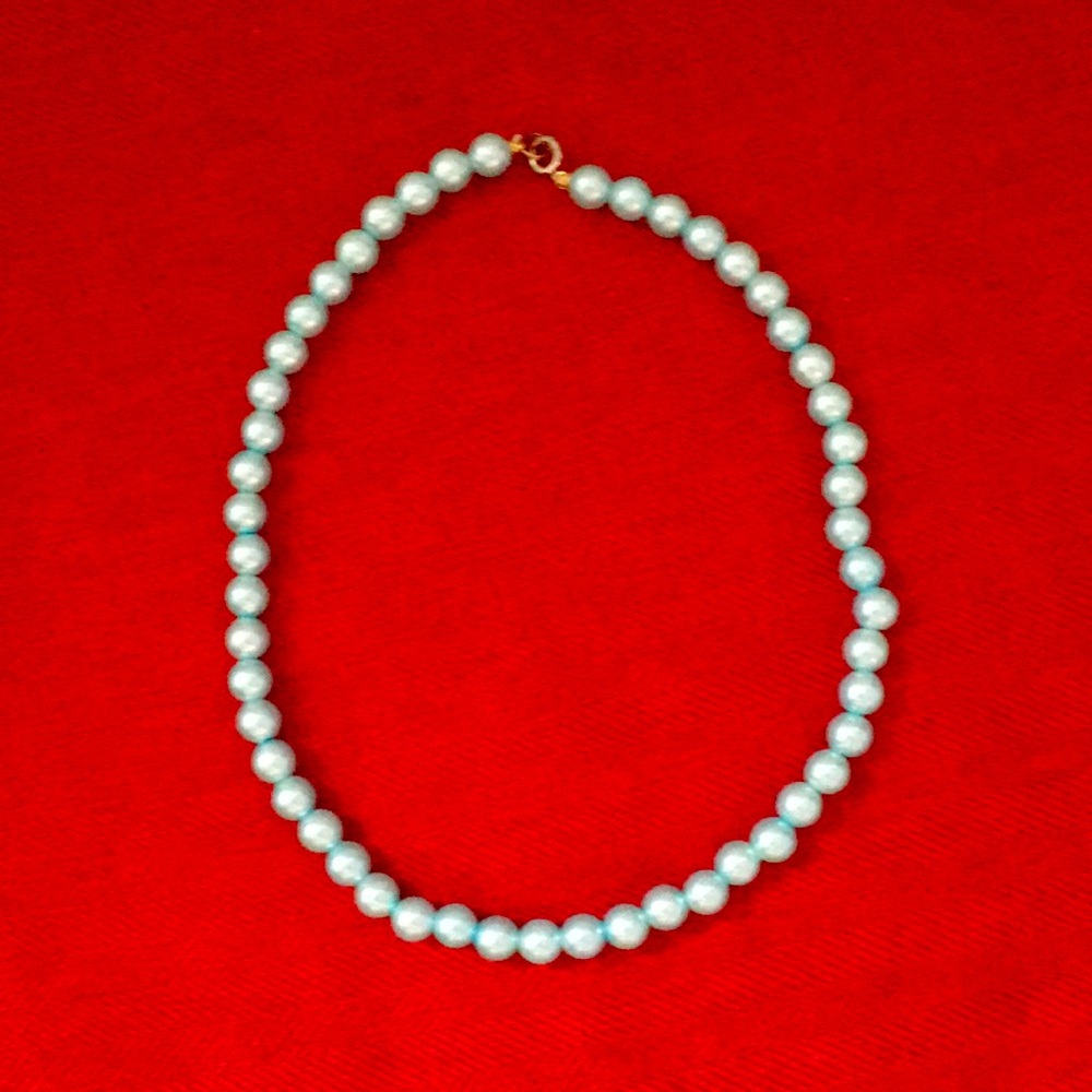 Pretty green ocean pearl necklace